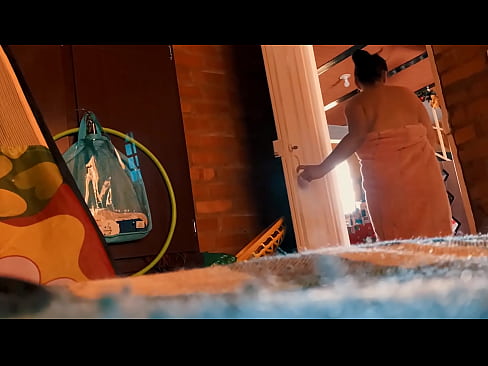 ❤️ Дзядзька ідзе за мной у душ, трахае мяне, пакуль я прымаю душ. ❤️❌ Шлюхі у нас ☑